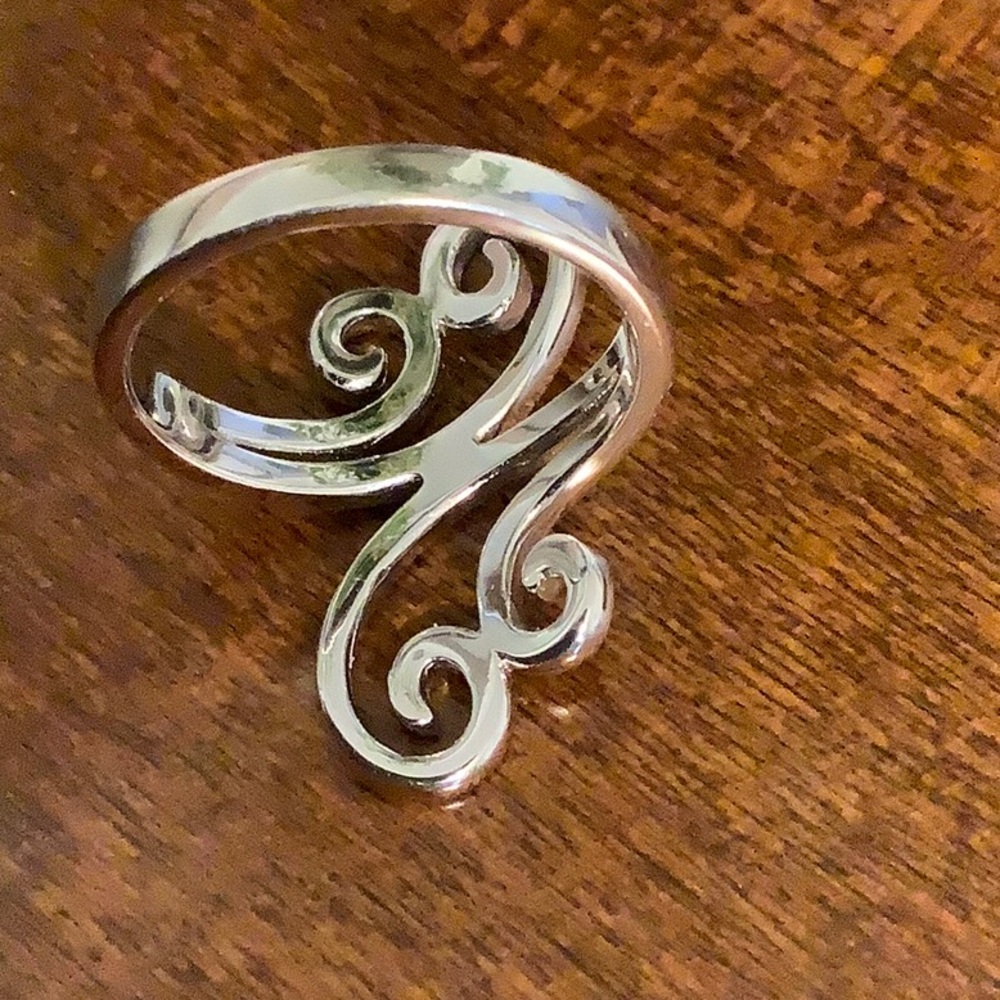 🦋 Sterling Silver Swirl Design Ring, size 8 - Picture 2 of 3